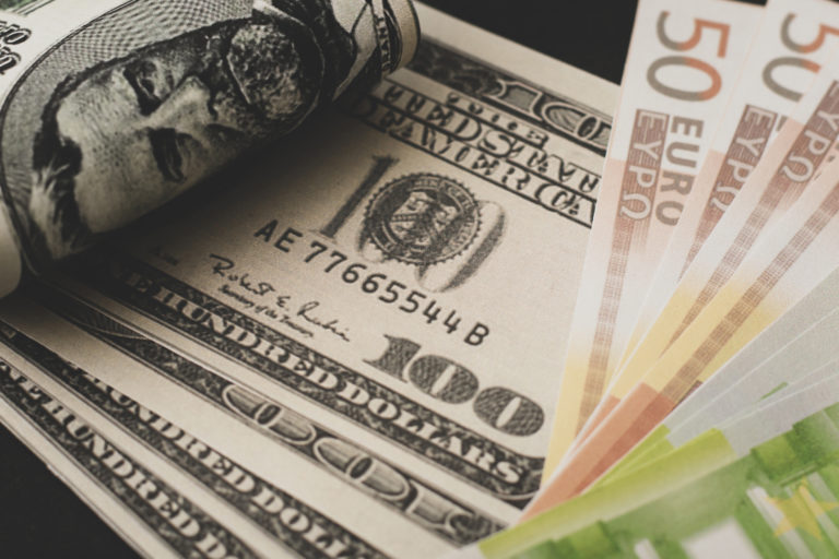 Americký dolár, euro