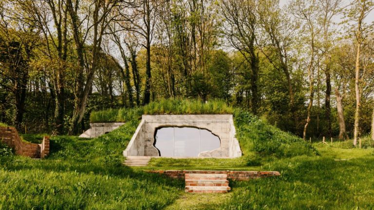 Bunker z 2. svetovej vojny sa premenil na jedinečný dovolenkový dom