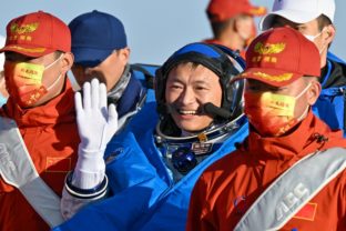 Čína, astronauti