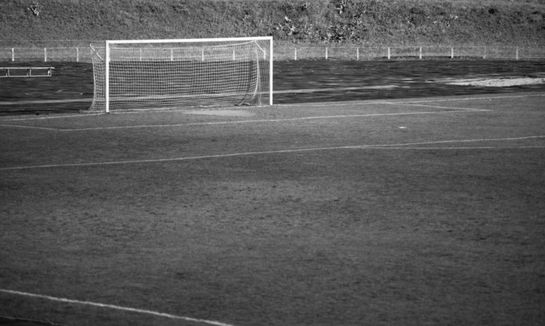 V Iliašovciach na futbalovom ihrisku prišiel tragicky o život 6 ročný chlapec