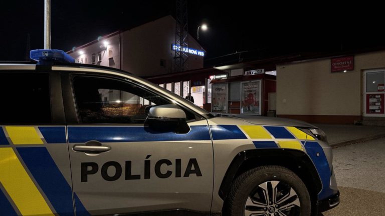 Muž pobodal 22 ročnú ženu vo vlaku