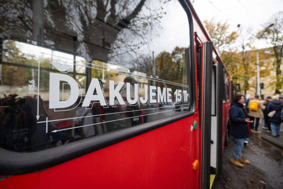 DPB: Rozlúčka s hranatými trolejbusmi