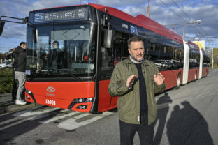 BRATISLAVA: Skúška megatrolejbusu s cestujúcimi