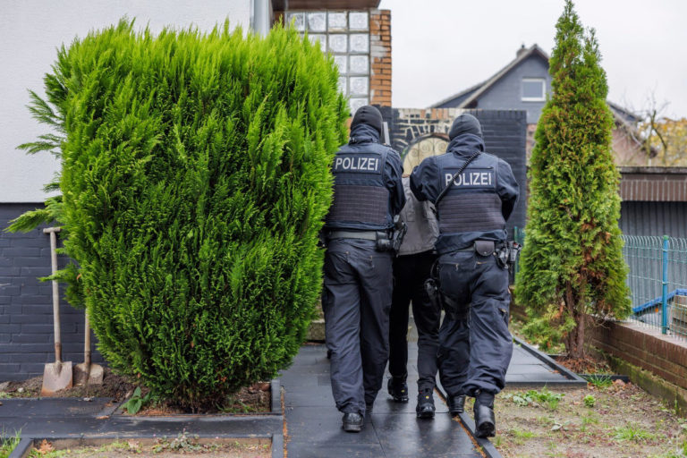 Nemecká polícia, migranti