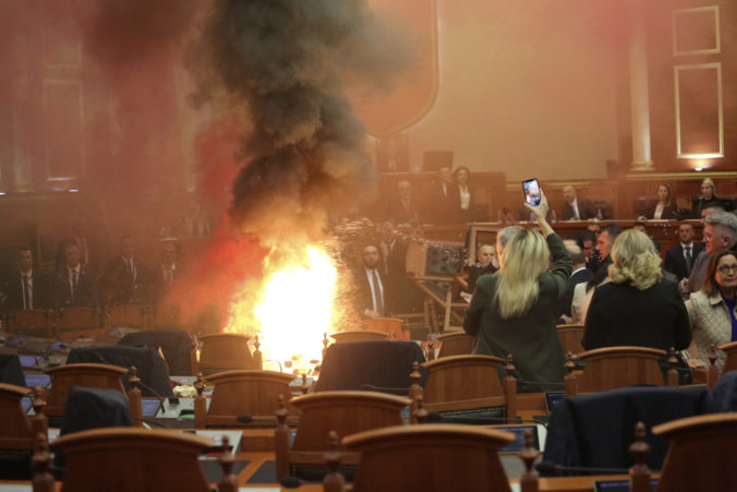 Požiar v albánskom parlamente