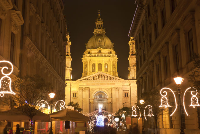 Decorated street at christmastime befor the Saint Stephen&#039;s Basilica