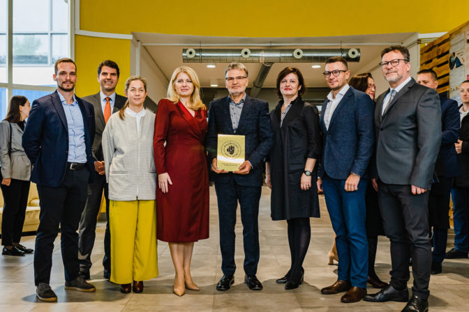 Presidential green seal team of experts with president caputova 9 november 2023.jpg