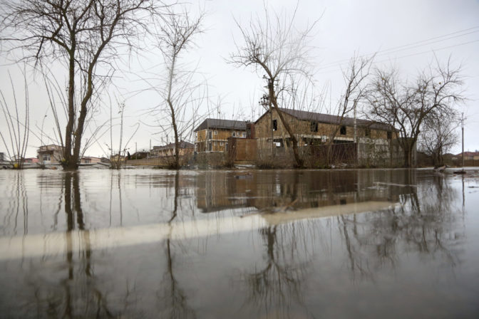 Búrka, záplavy, Ukrajina, Rusko