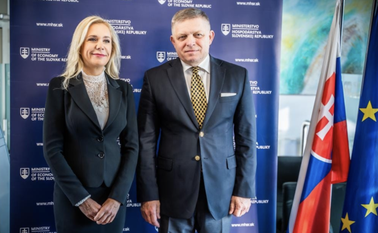 Ministerka hospodárstva Denisa Saková, premiér SR Robert Fico