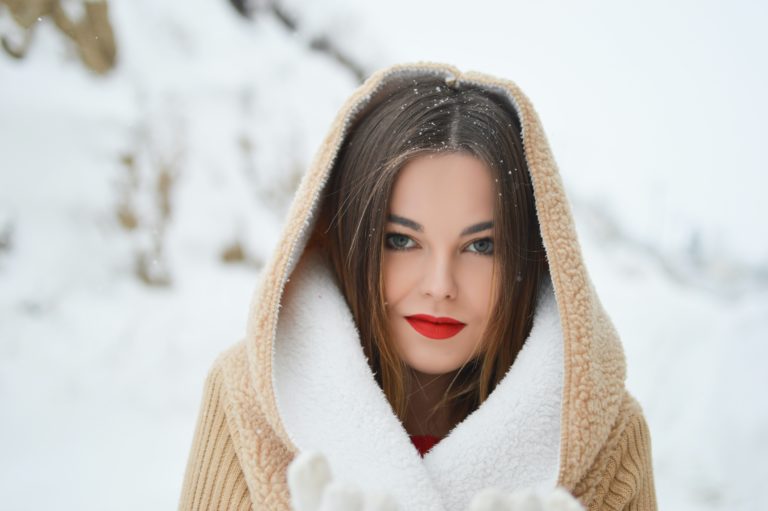 Starostlivostopokozkuvzime_unsplash.jpg