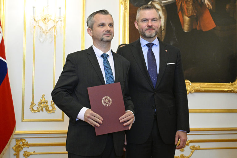 NR SR: Zloženie sľubu členov Štátnej komisie