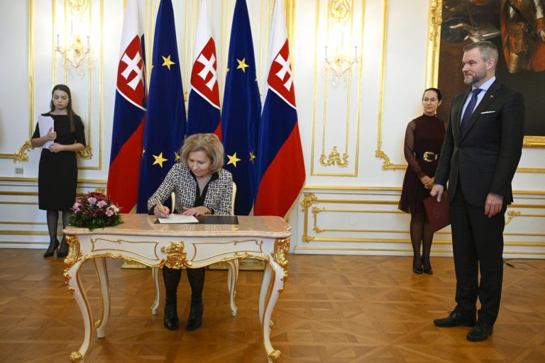 NR SR: Zloženie sľubu členov Štátnej komisie