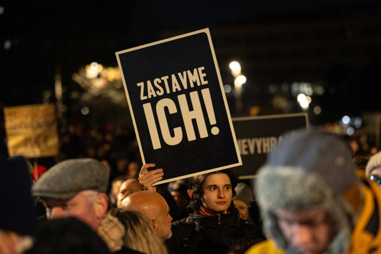 PROTEST: Zastavme ich!