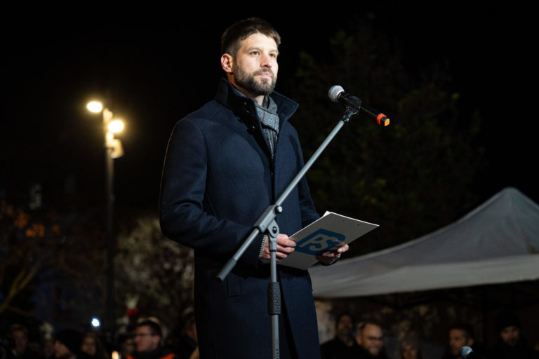 PROTEST: Zastavme ich!