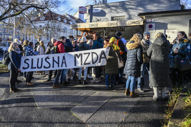 ŠTRAJK: Zamestnancov UniCredit bank