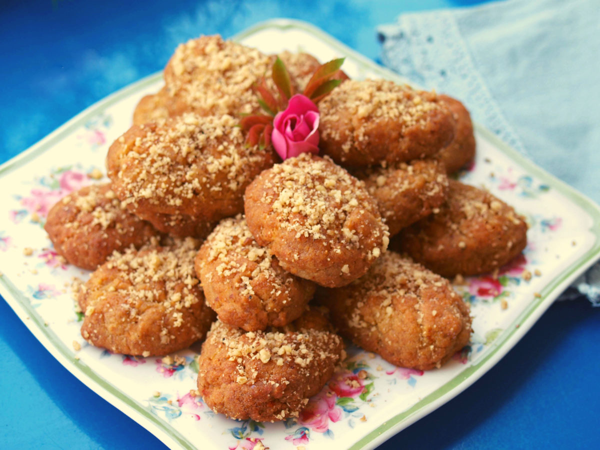 Greek Christmas honey cookies (melomakarona)