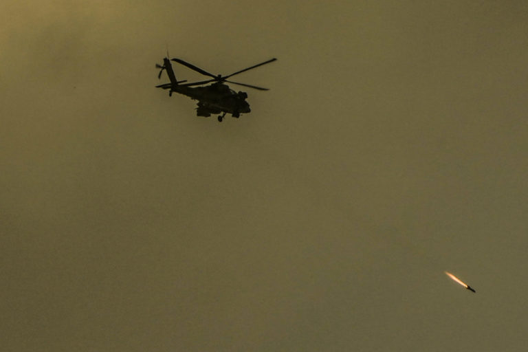 Izrael, Palestína, Izraelský vrtuľník Apache, Gaza