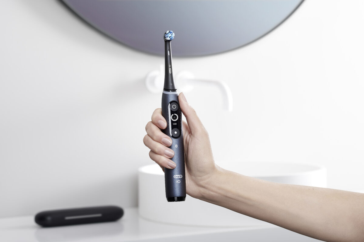 Oral b_io_series_7_black_onyx_03_52520666332_o.jpg
