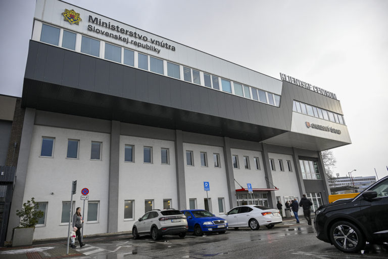 MV: Koniec platnosti ružových vodičských preukazov