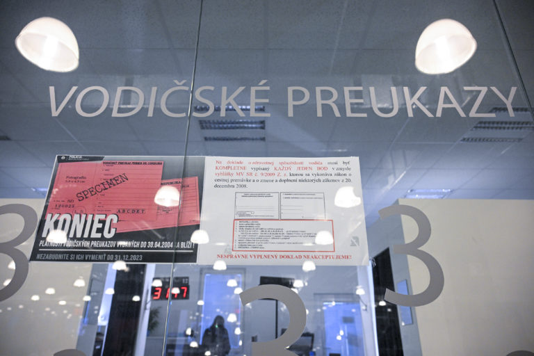 MV: Koniec platnosti ružových vodičských preukazov