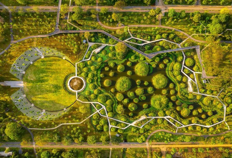 Lesopark Benjakitti Thajsko / Turenscape