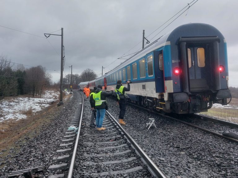 ČR: Zrážka vlaku s nákladným autom