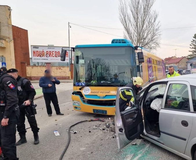 Dopravná nehoda, Trnava, zrážka s autobusom
