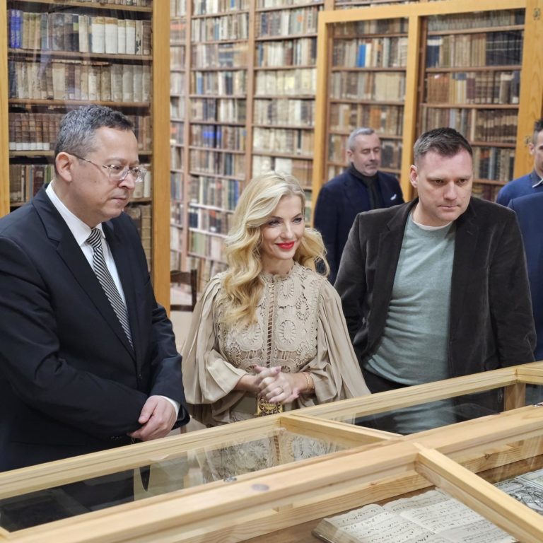 Minister životného prostredia SR Tomáš Taraba spolu s ministrom financií SR Ladislavom Kamenickým a ministerkou kultúry SR Martinou Šimkovičovou navštívili Kežmarok a unikátnu Lyceálnu knižnicu.