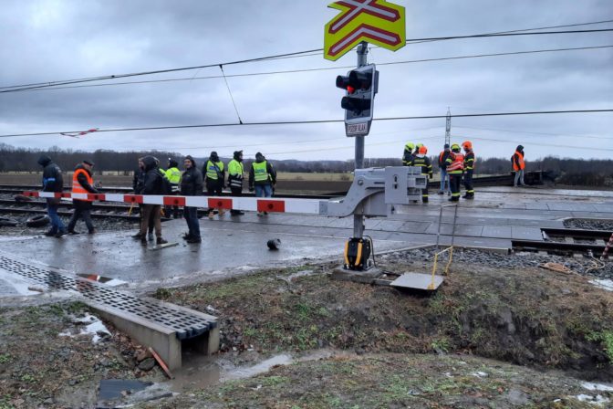 ČR: Zrážka vlaku s nákladným autom