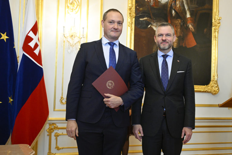 NR SR: Zloženie sľubu členov Štátnej komisie
