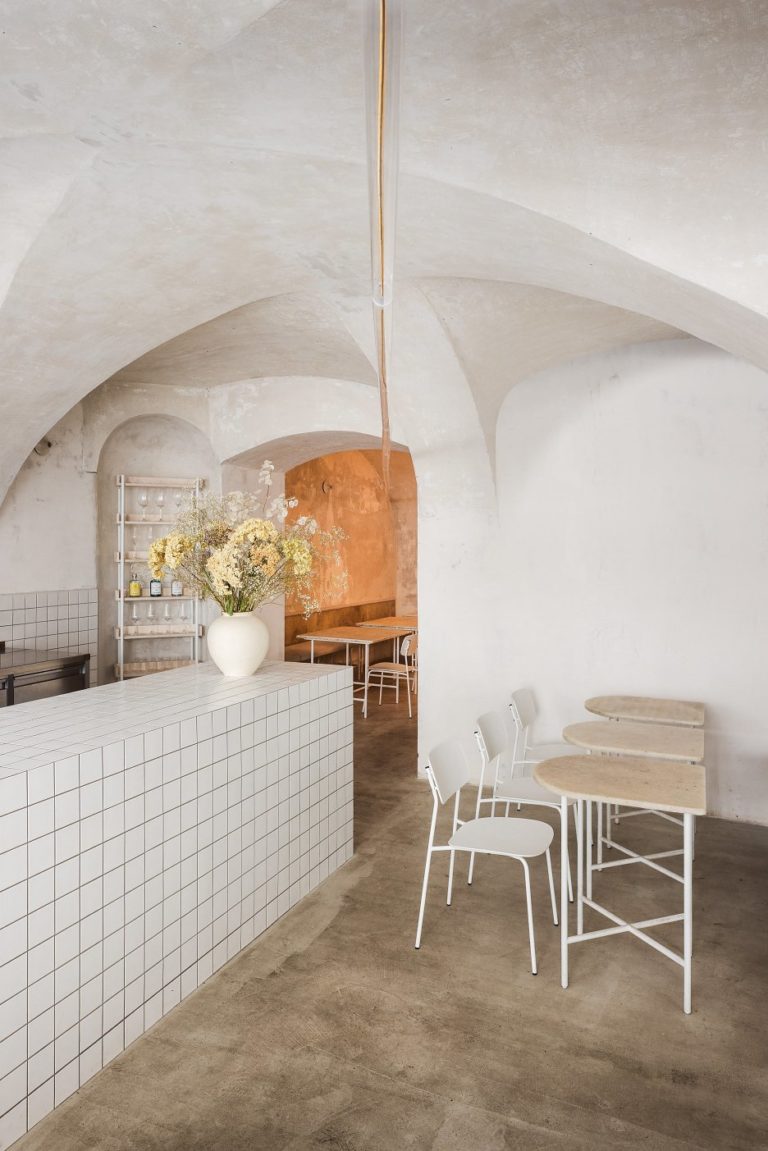 Kaviareň Apoteka, Esterházyho palác