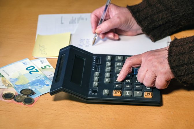 Až 73% seniorov nesúhlasí s výškou dôchodku: Čo to znamená pre budúce generácie?