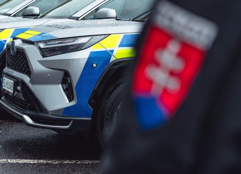 Polícia, policajné auto