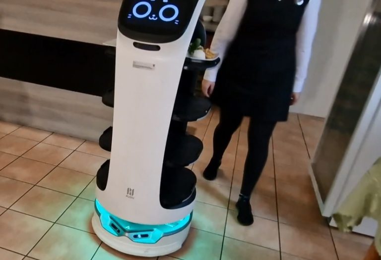 Prešov, robotický čašník