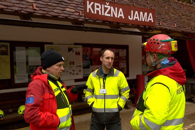 Križna jama, záchranári