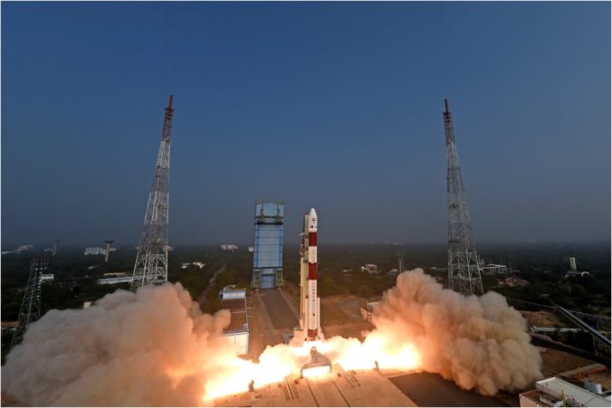 Indická vesmírna agentúra vyslala do vesmíru raketu s observatóriom, skúmať bude aj čierne diery