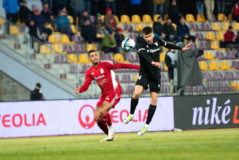 Dukla Banská Bystrica, AS Trenčín