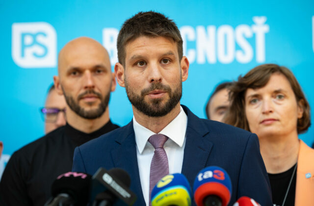 Šimečka je podľa politológa viditeľný len minimálne, oproti iným opozičným lídrom pôsobí skôr ako „kaviarenský diskutér“