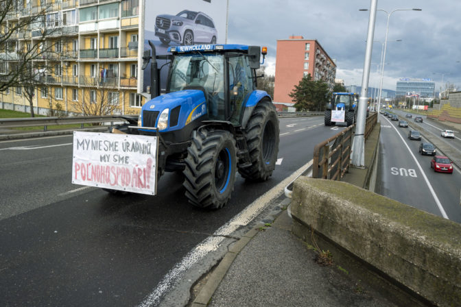 PROTEST: Traktorový protest farmárov v Bratislave