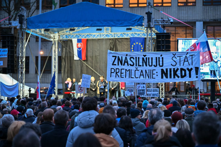 ZHROMAŽDENIE: Za slušné Slovensko
