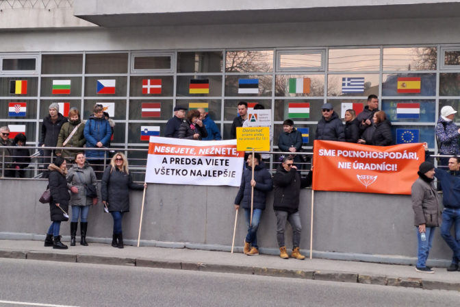 PROTEST: Traktorový protest farmárov v Bratislave