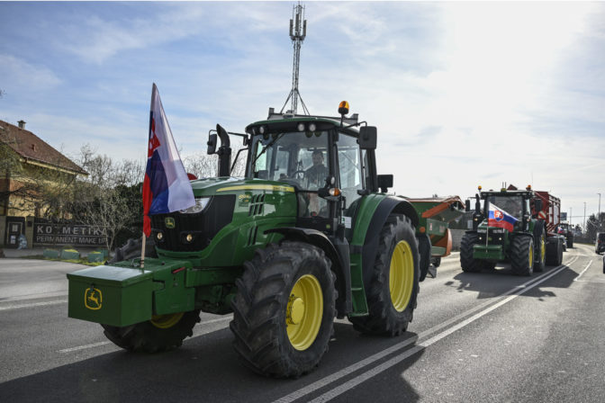 PROTEST: Traktorový protest farmárov v Bratislave