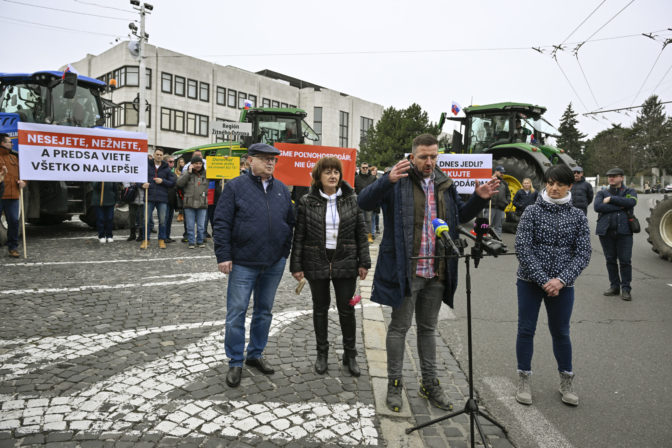 PROTEST: Traktorový protest farmárov v Bratislave