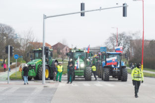 PROTEST: Traktorový protest farmárov v Trnave