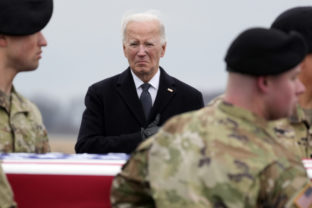 Joe Biden, vojaci