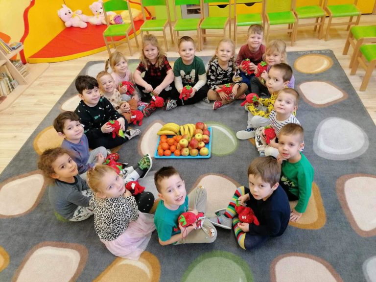 Billa_dobry sused_skolkari v sladkovicove dostali ovocne prekvapenie.jpg