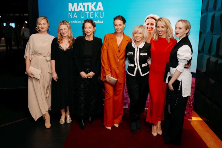 Bontonfilm premiera matka na uteku_delegacia.jpg