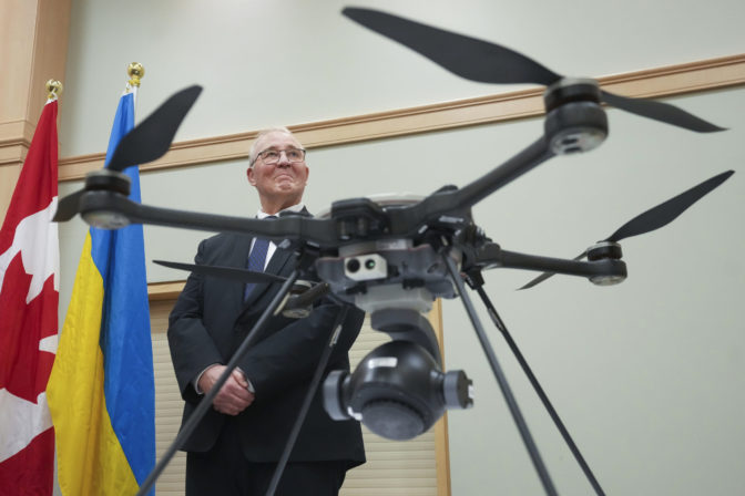 Kanadský minister obrany, dron