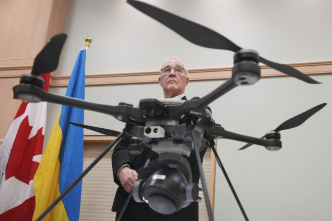 Kanadský minister obrany, dron