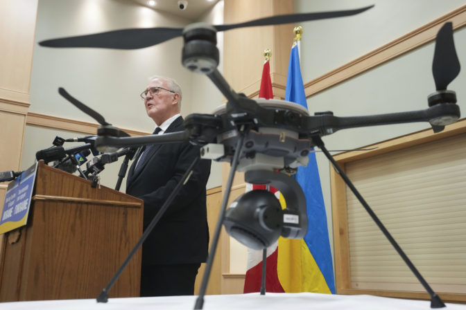 Kanadský minister obrany, dron